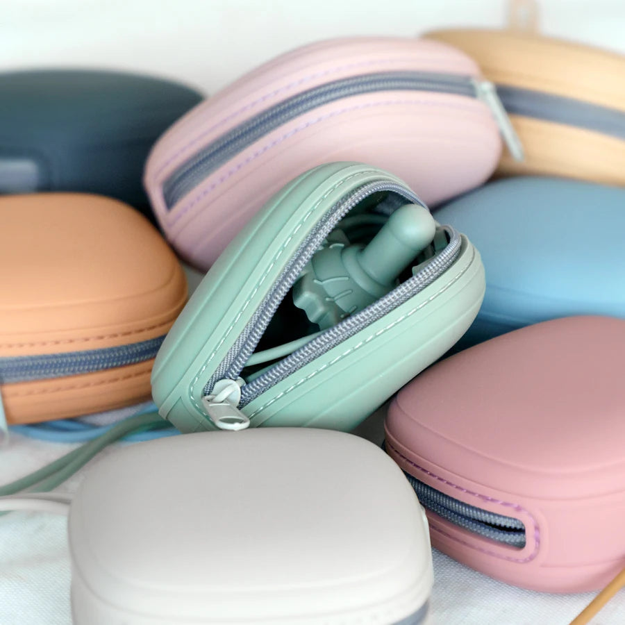 Portable Silicone Baby Pacifier Holder Case – Food Grade Zipper Soother Box for On-the-Go Use